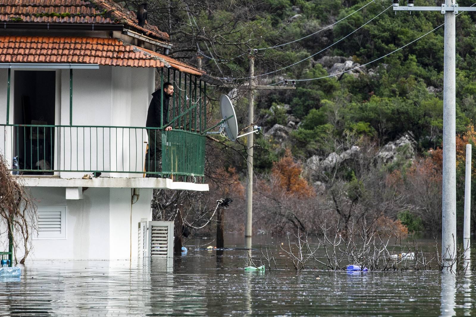 Nastavlja se borba s poplavom u Kokorićima