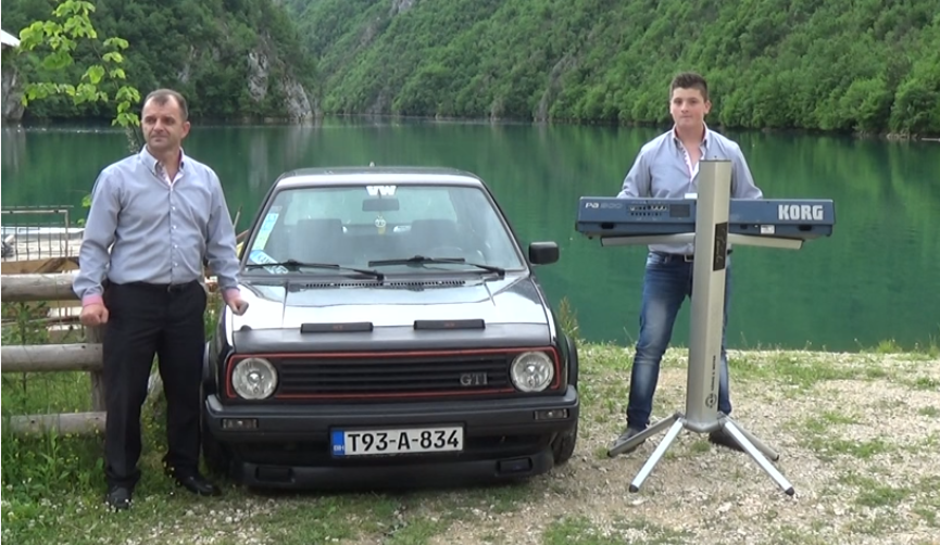 Urnebesno: Bosanci opjevali omiljeni automobil - Golf 2