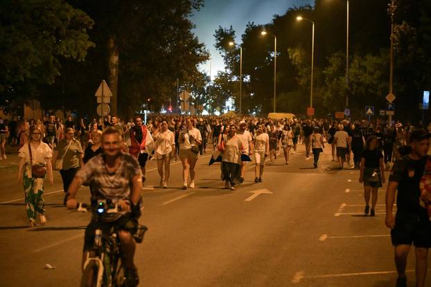 Zagreb: Završio je koncert Marka Perkovića Thompsona, kolone ljudi idu s hipodroma
