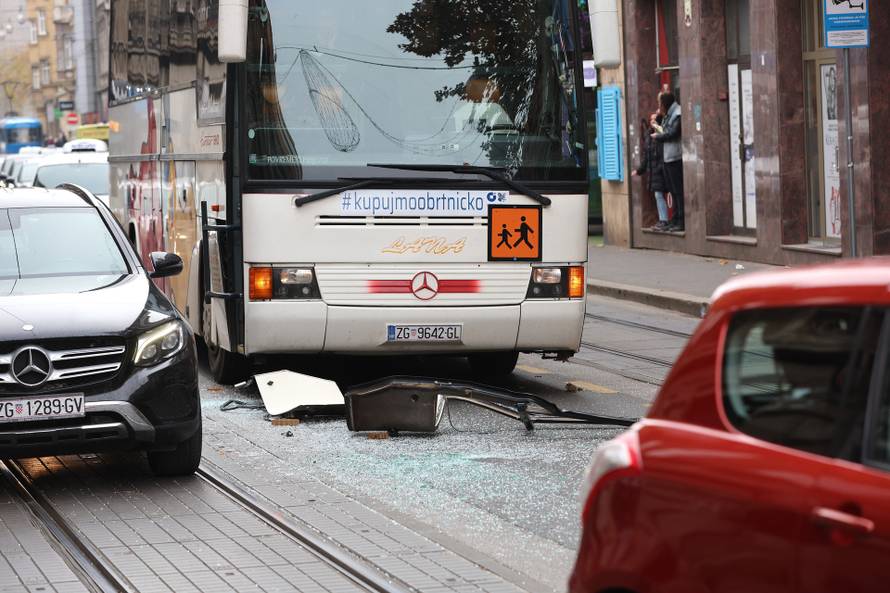 Zagreb: U Ilici zbog sudara tramvaja i autobusa zaustavljen tramvajski promet