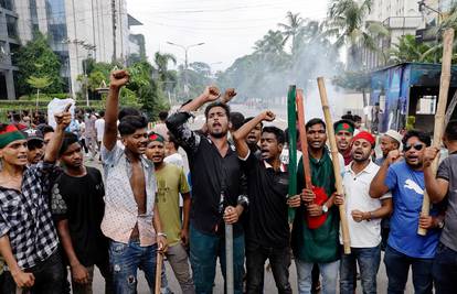 VIDEO Ubijeno sedam prosvjednika koji zahtijevaju ostavku premijerke Bangladeša