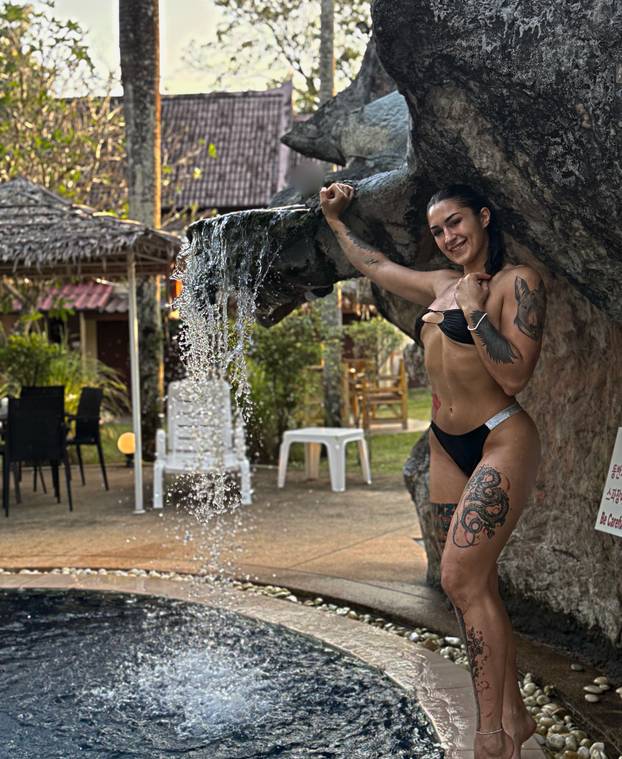 FOTO Lijepa kao princeza, a opasna kao zvijer: Nađa golim šakama ruši protivnice u ringu
