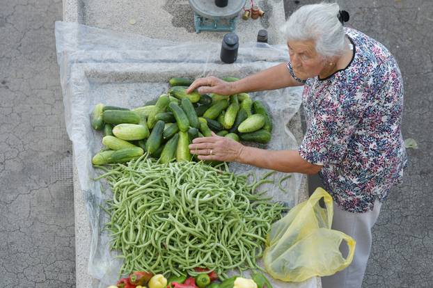 Šibenik: Subotnja ponuda vo?a i povr?a na gradskoj tržnici