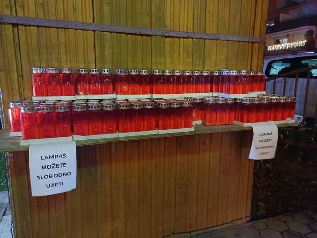 Tuga u Prečkom. Ljudi ostavljaju poruke i igračke: 'Zauvijek si u srcima svojih malih gusjenica'