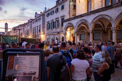 Dubrovnik: Stradun u večernjim satima