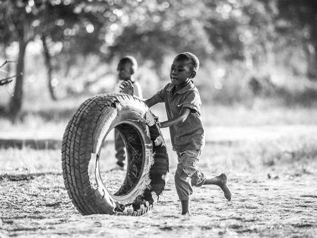 Osijek: Dio postave izložbe fotografija fotoreporterke Pixsella Emice Elveđi "Srce za Afriku"
