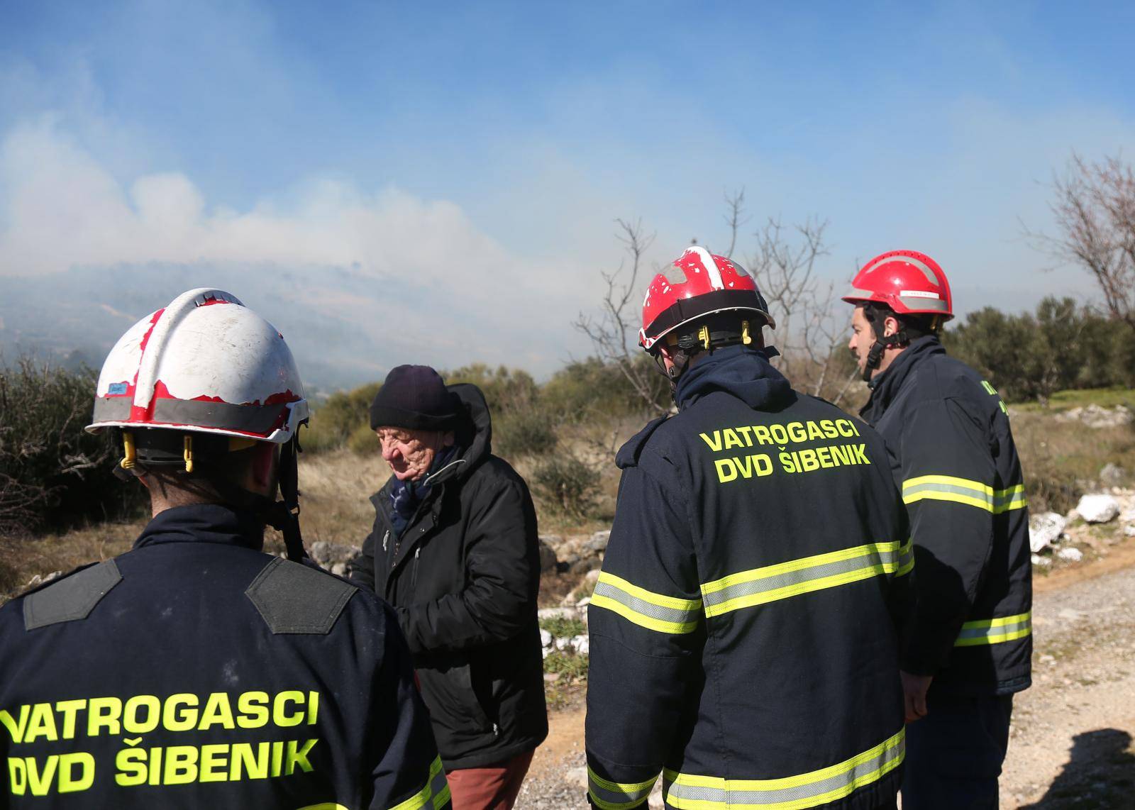 PoÅ¾ar noÅ¡en orkanskom burom spuÅ¡ta se prema prvim kuÄama