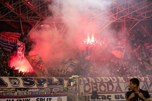 Pivac nasred terena, svastika i bakljade za prekid susreta: Evo za&scaron;to je sve Poljud bio prazan