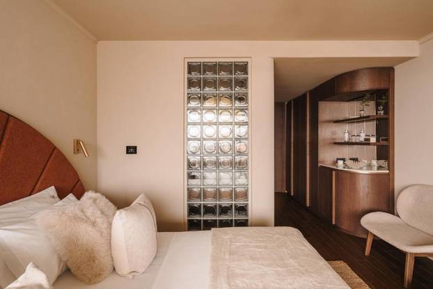 FOTO Suvremeni hotel u starom ribarskom mjestu na Ugljanu privlači ljubitelje mira i uživanja