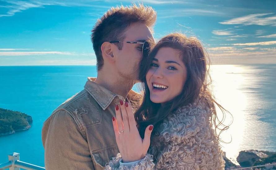 Zaručio se pjevač grupe Pravila igre: Kleknuo na jedno koljeno u Dubrovniku: 'Rekla je da'