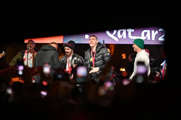 Vatreni Stigli u Split, dočekalo ih tisuće navijača