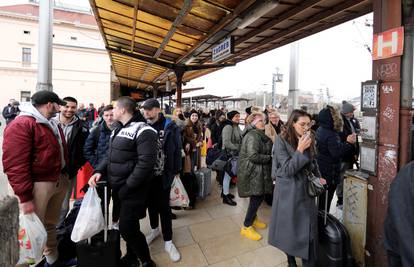 UŽIVO Gužva na kolodvoru u Zagrebu:  Svi su pohrlili na vlak