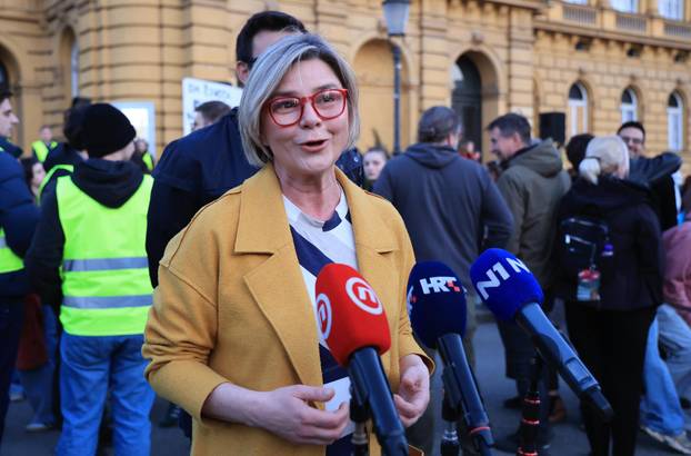 Zagreb: Održan jubilarni 10. Noćni marš za prava žena "Žene – kičma otpora"