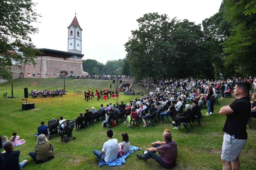 Čakovec: Plesna predstava "Na dlanu jezera"