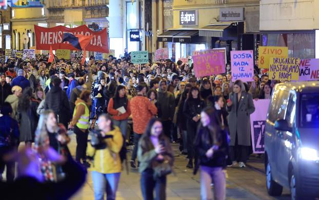 Zagreb: Održan jubilarni 10. Noćni marš za prava žena "Žene – kičma otpora"