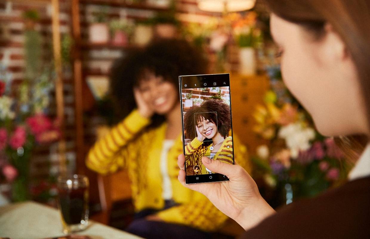 Otkrijte koje značajke donosi bezvremenski dizajnirana Samsung Galaxy S22 serija