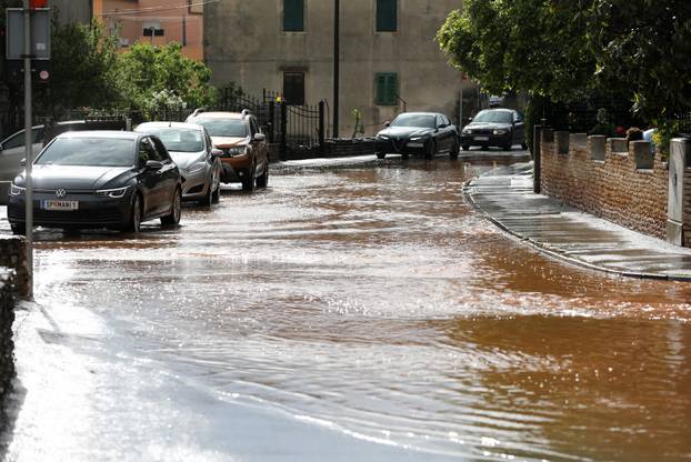 Potopljene ulice Medulina nakon jakog nevremena