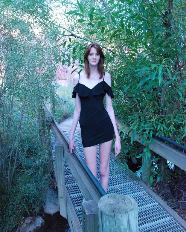 FOTO Visoka je 208 cm, a noge duže od 135: Ova influencerica ne stane ni u krevet ni u auto...