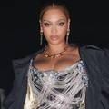 Glamurozna Beyonce zablistala na Tjednu mode u Parizu, nosila haljinu s dijamantnim resicama