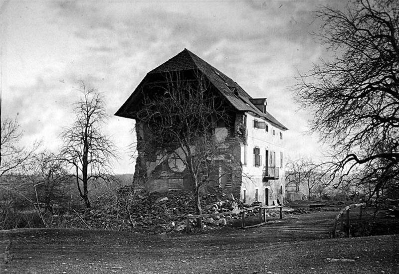 Zadnji veliki potres 1880. je oštetio svaku zgradu  u gradu