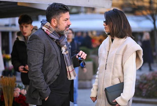 Zagreb: Operni pjevač Ronald Raus u razgovoru s prijateljicom na špici