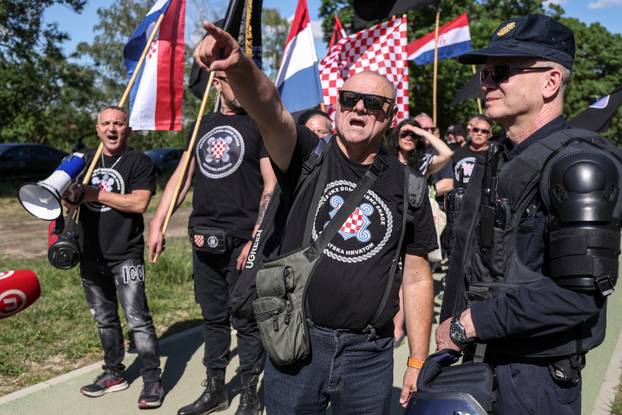Zagreb: Dražen Keleminec sa svojim pravašima došao na Trnjanske kresove