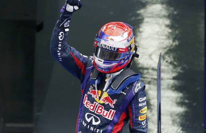 Dominatni Vettel pobijedio i u Koreji, stigao korak do naslova
