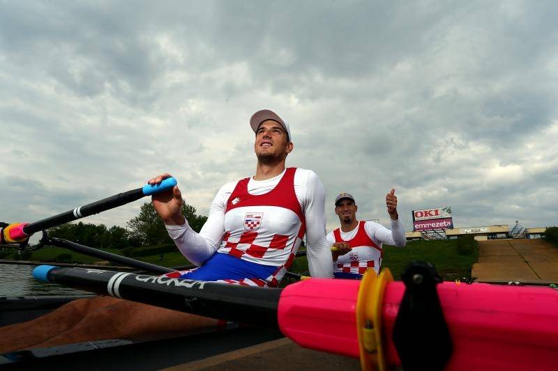 Sami svoji majstori: Ne žele pomoćnike da im peru čamac