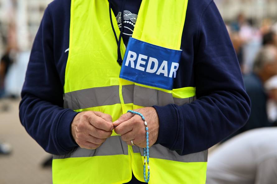 Zagreb: Muška molitva krunice na Trgu bana Josipa Jelačića