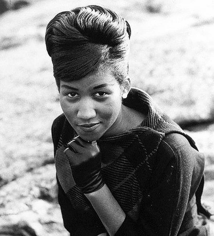 S tugom u glasu tražila je da je isplate unaprijed i to u gotovini