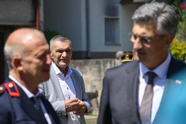 Zagreb: Svečana primopredaja vatrogasnih vozila
