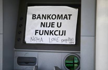 Ugašeni bankomat: Kad banka štedi na račun baka i djedova