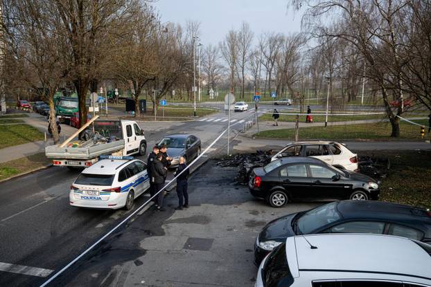 Zagreb: U Zapruđu u potpunosti izgorjela kamp prikolica, požar zahvatio i susjedna vozila