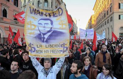 Rim: 350.000 ljudi tražilo je Berlusconijevu ostavku