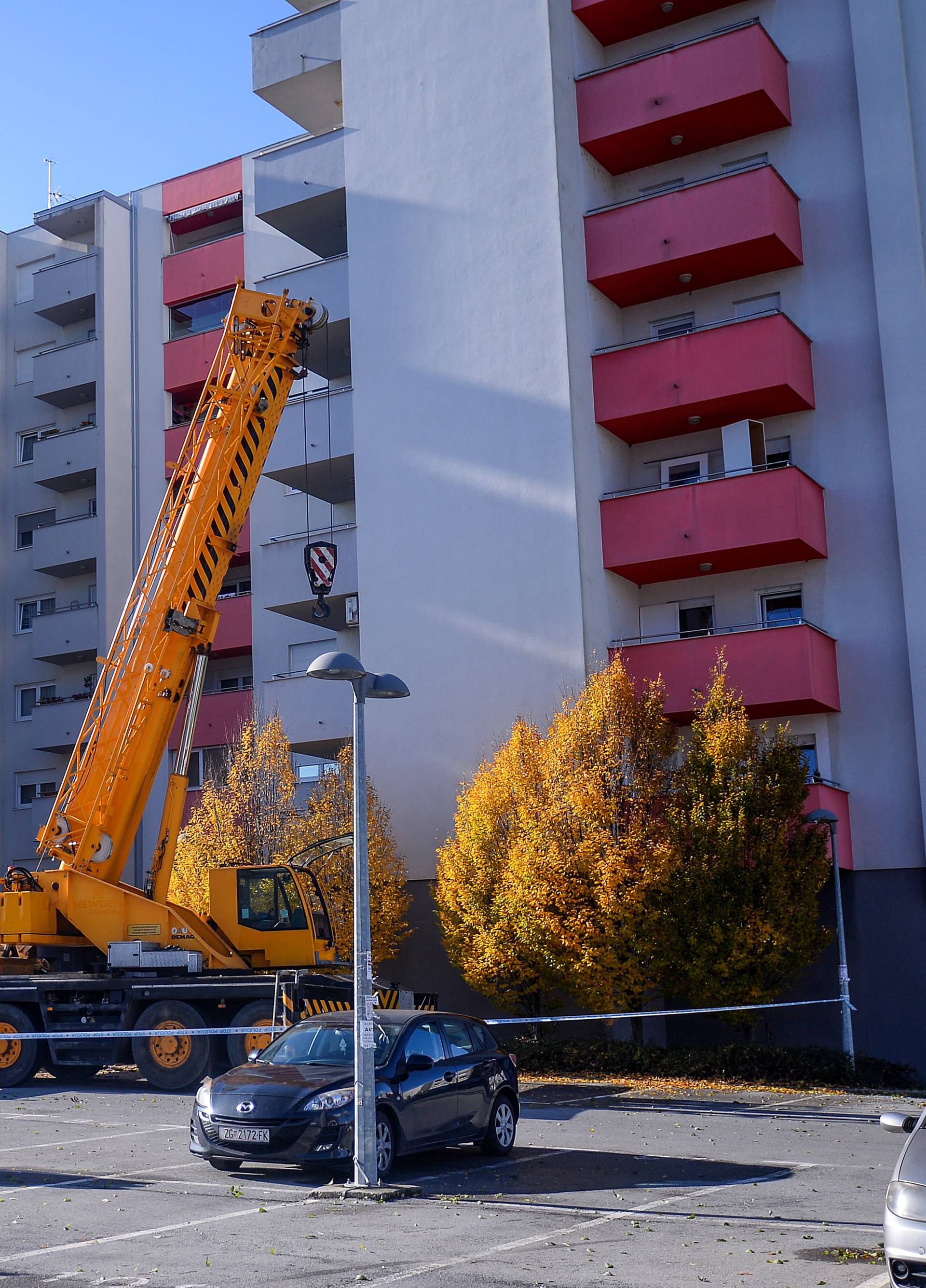 Radnik bez ozljeda dok mu je struja prošla kroz kran i gume