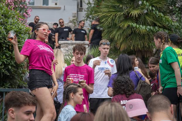 Dubrovnik: Dubrovački srednjoškolci kao i njihovi vršnjaci diljem Lijepe naše slave kraj škole