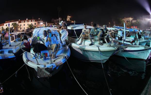 Vela Luka: Održan koncert "Trag u beskraju" posvećen Oliveru Dragojeviću
