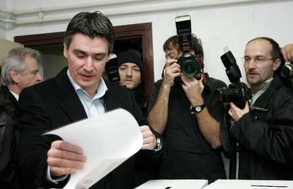 Milanović u pratnji supruge i sina glasovao u  Zagrebu