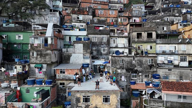 Tourists trapped at the top of Rio due to police actions in the favela