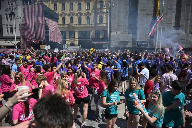 Zagreb: Zagrebački maturanti slave zadnji dan škole