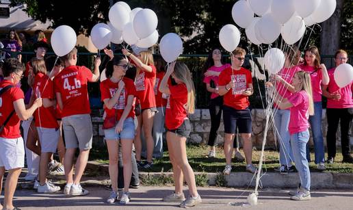 FOTO Zadarski maturanti pustili bijele balone za ubijenog Luku