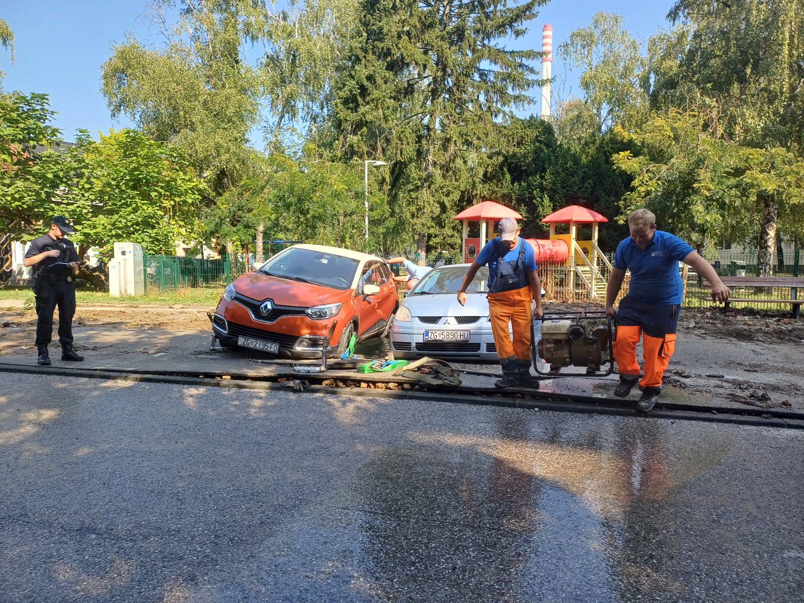 VIDEO Rupetina progutala pola auta na Trešnjevci, voda ušla i u podrume: 'Svi će dobiti odštetu'