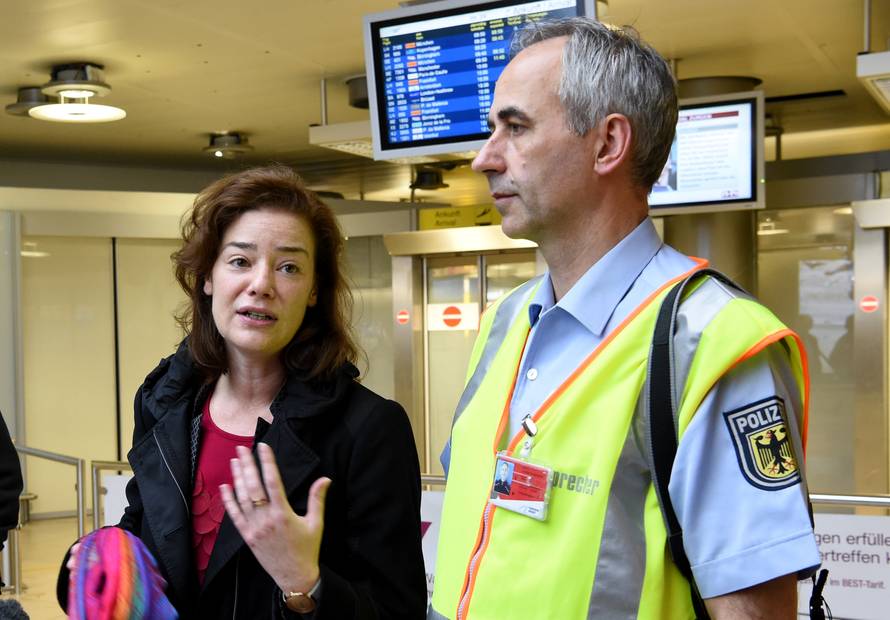 Prvi sirijski izbjeglice sletjeli u Njemačku, stigle su tri obitelji