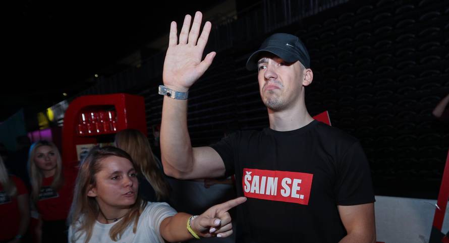 Imam Porsche, ali počeo sam u skladištu, a otac mi je svećenik