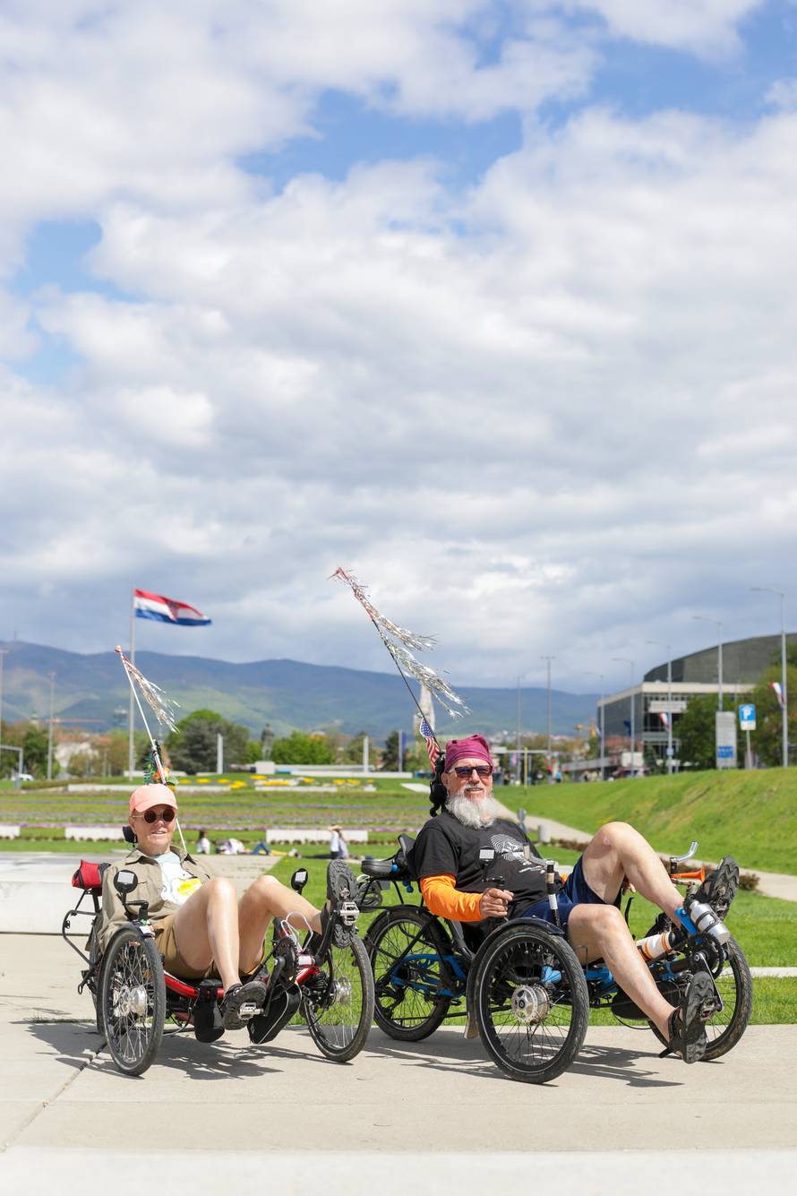 Bračni par iz SAD-a putuje triciklima po Zagrebu