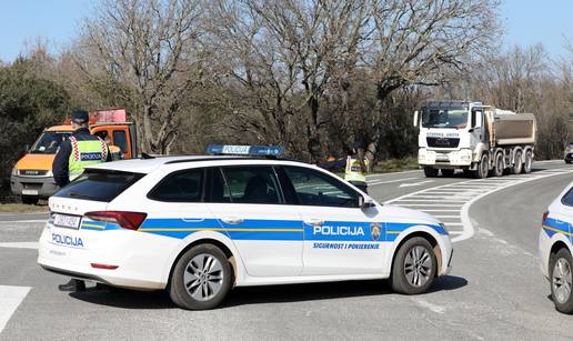 Maloljetni biciklist naletio na auto iz suprotnog smjera u Karlovcu: Teško je ozlijeđen