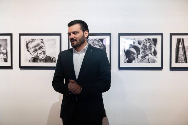 Osijek: Svečano otvorenje izložbe fotografija fotoreporterke Pixsella Emice Elveđi "Srce za Afriku"