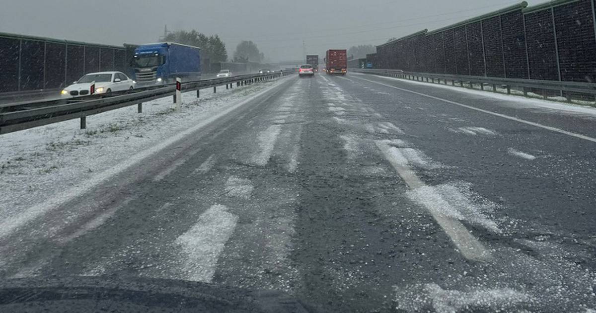 Highway Havoc near Kutina: Massive Traffic Jams and Snow-like Conditions in Summer.