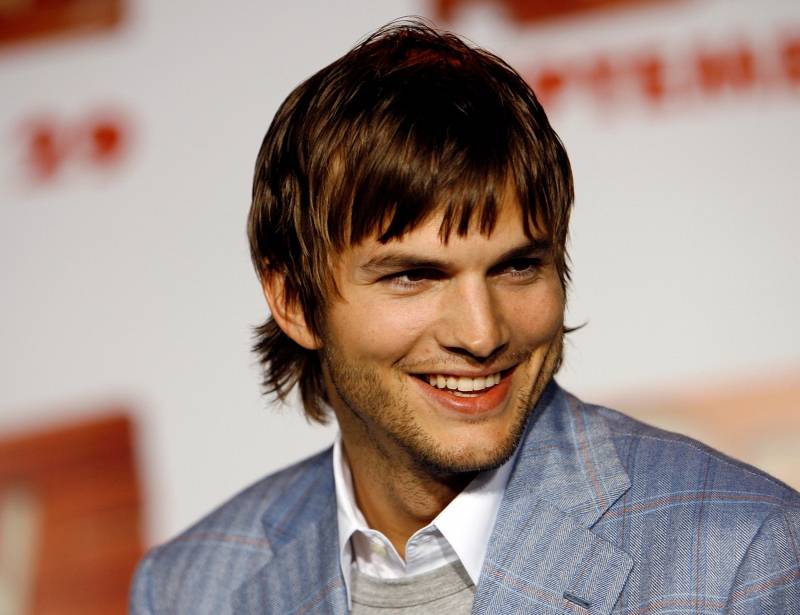 Ashton Kutcher smiles at premiere of "Open Season" in Los Angeles
