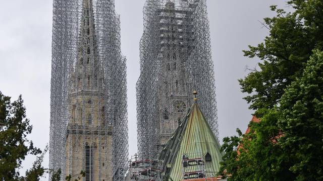 Zagreb: Tornjevi zagrebačke katedrale zbog obnove su pod skelama